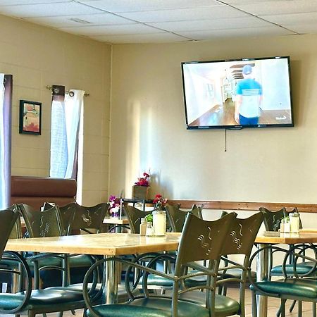 Lacombe Motor Inn Экстерьер фото