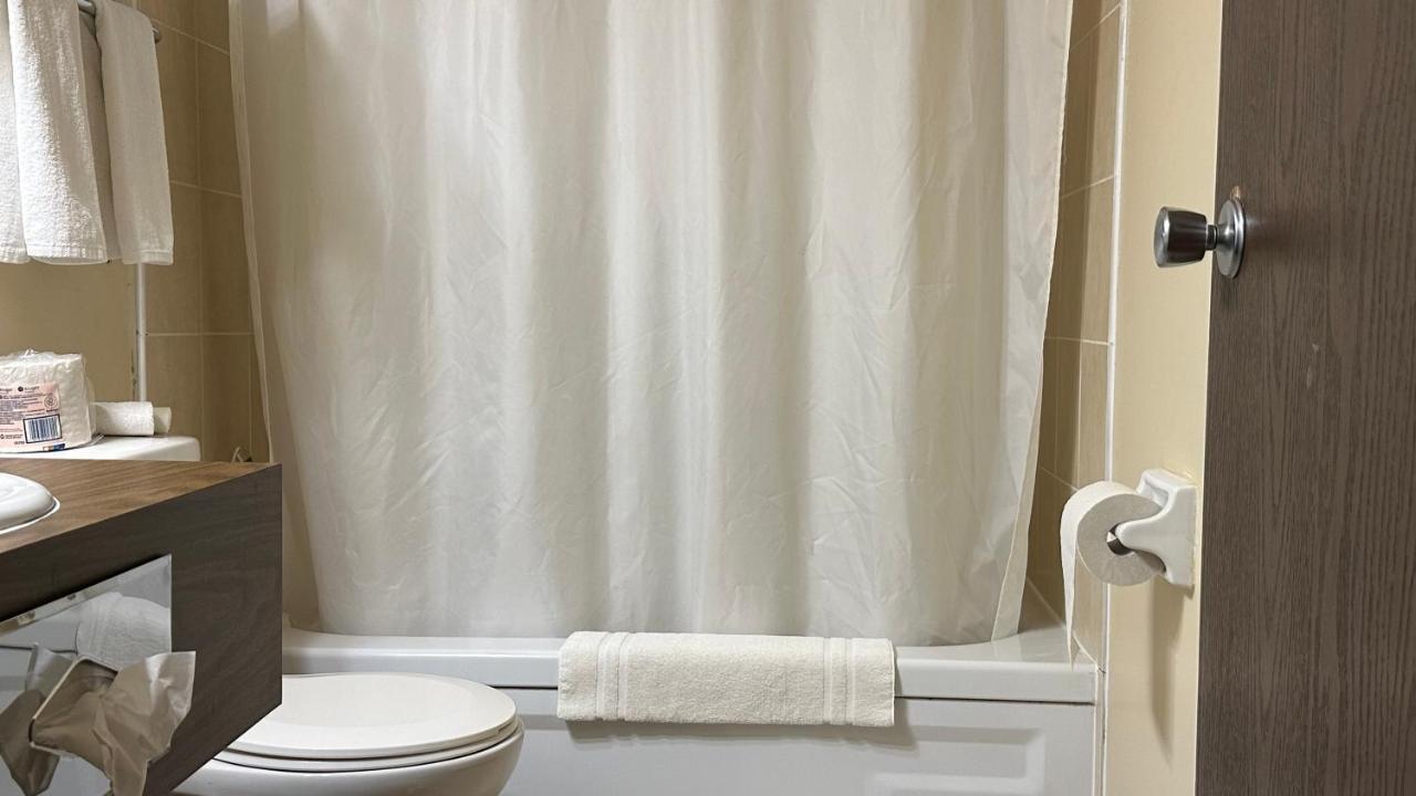 Lacombe Motor Inn Экстерьер фото