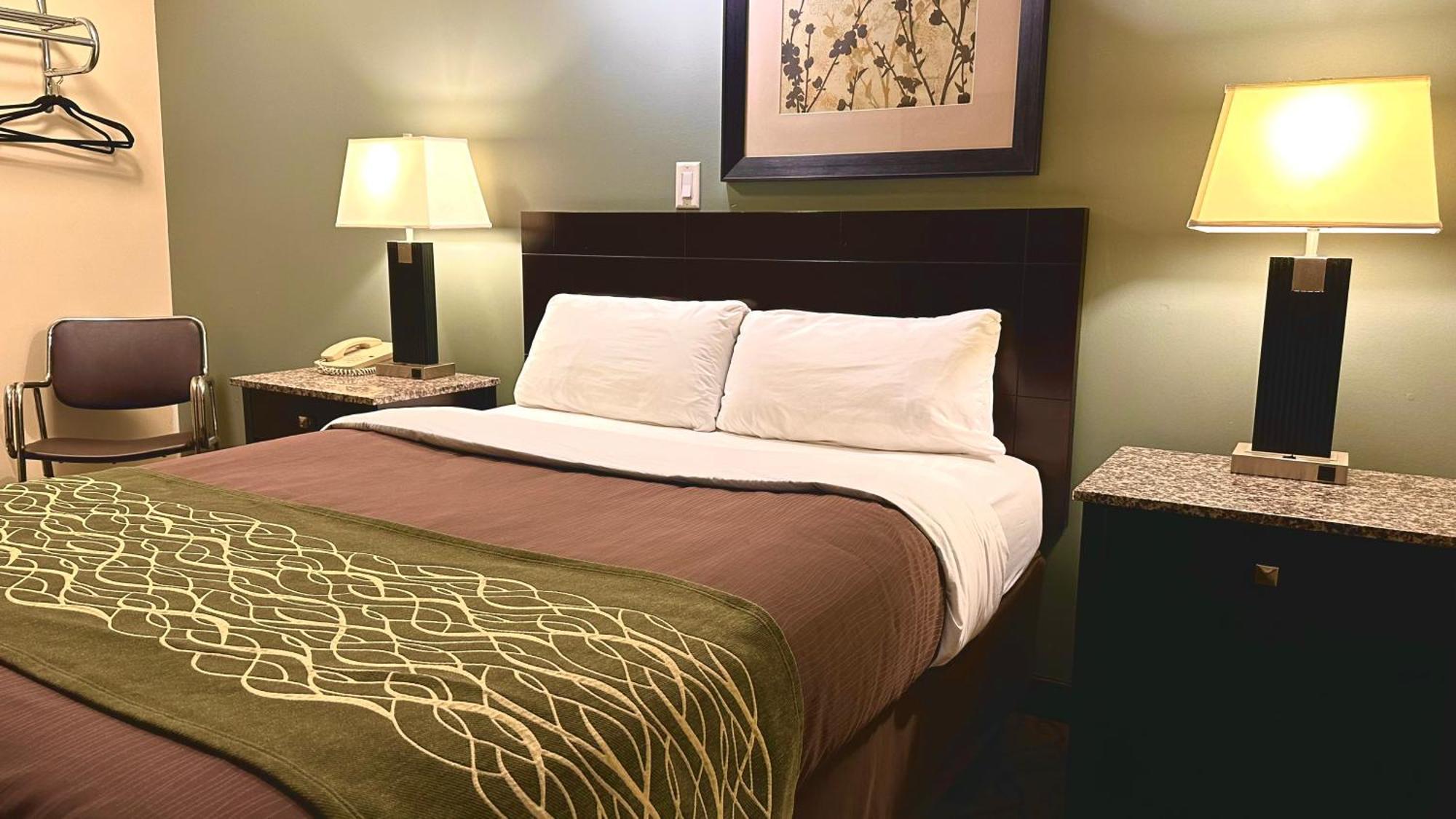 Lacombe Motor Inn Экстерьер фото