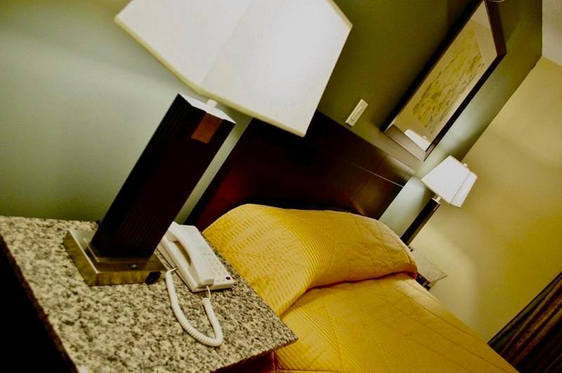 Lacombe Motor Inn Экстерьер фото